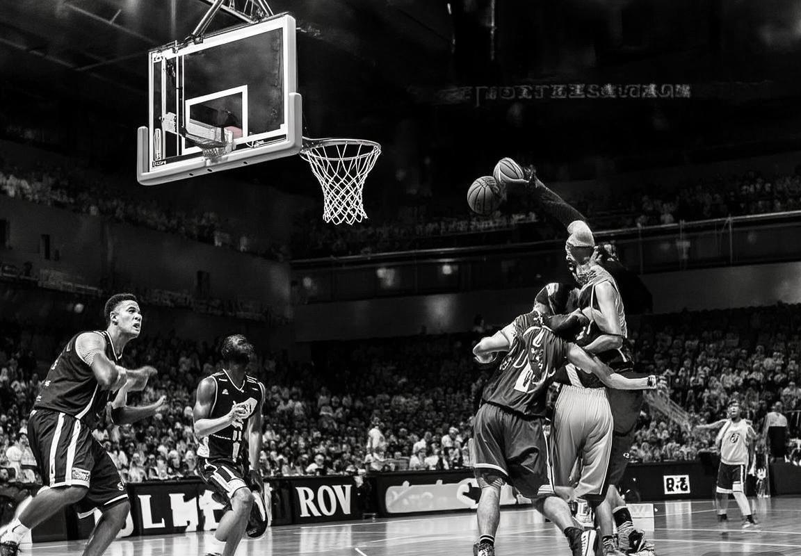 北控男篮VS深圳队：精彩对决回顾与战术分析